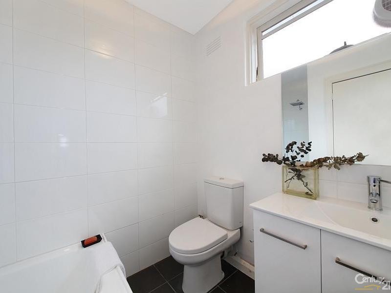 2/85 Nicholson Street, Mckinnon VIC 3204