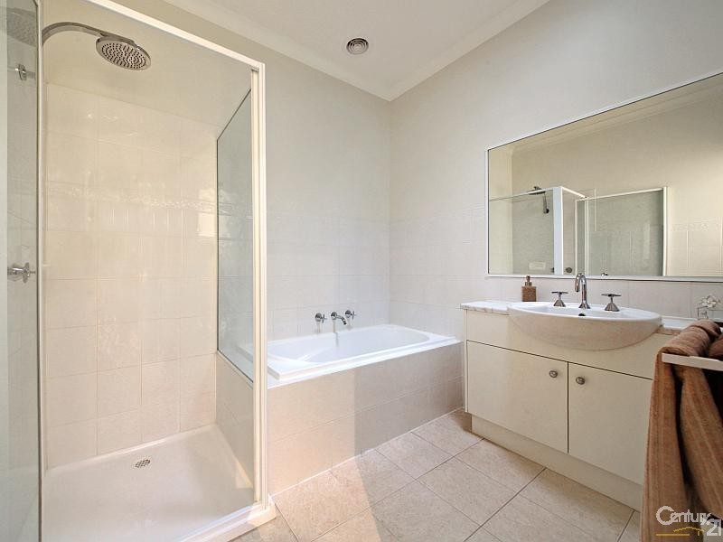 2/9 Clairmont Avenue, Bentleigh VIC 3204