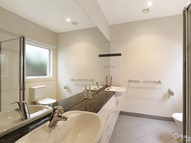 2/44 Lindsay Street, Mckinnon VIC 3204