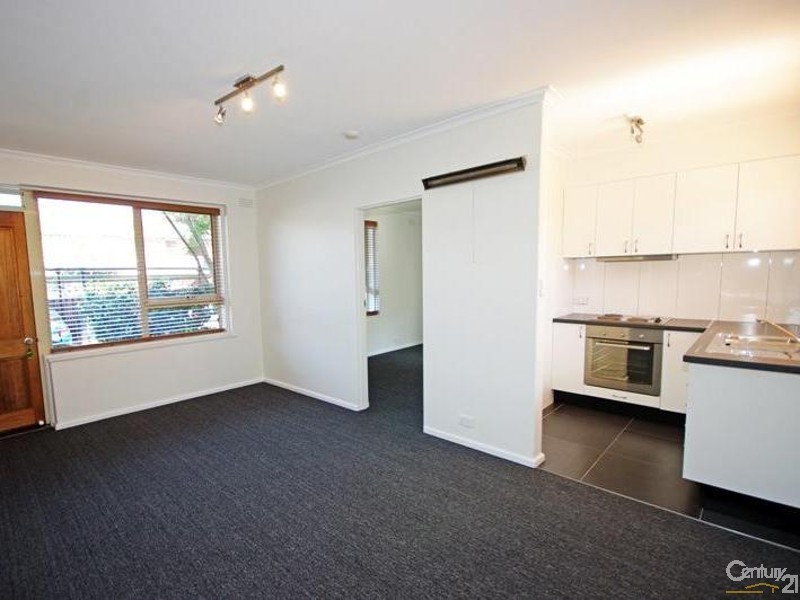 2/9 Waratah Avenue, Glen Huntly VIC 3163