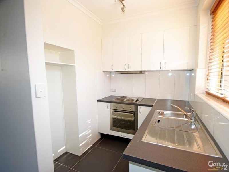 2/9 Waratah Avenue, Glen Huntly VIC 3163