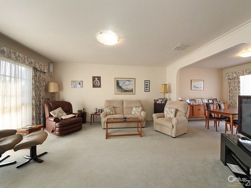 34 Prince Edward Avenue, Mckinnon VIC 3204