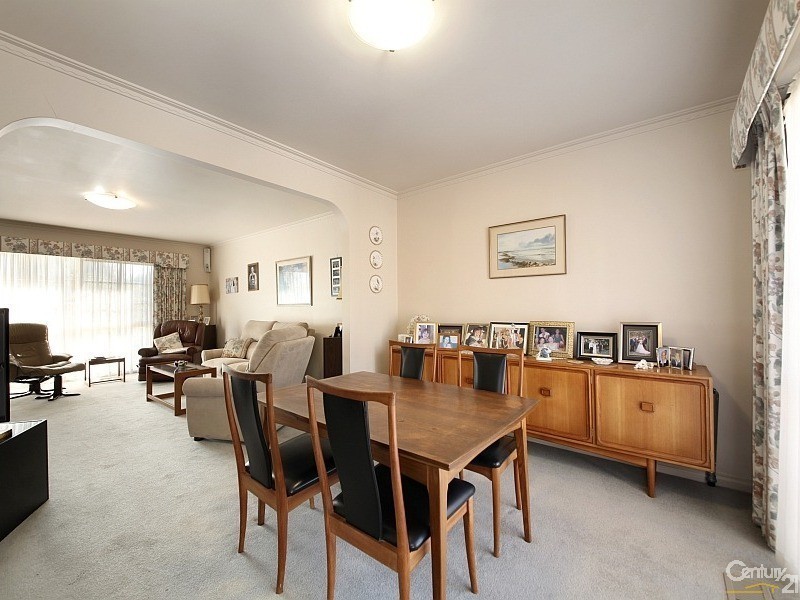 34 Prince Edward Avenue, Mckinnon VIC 3204