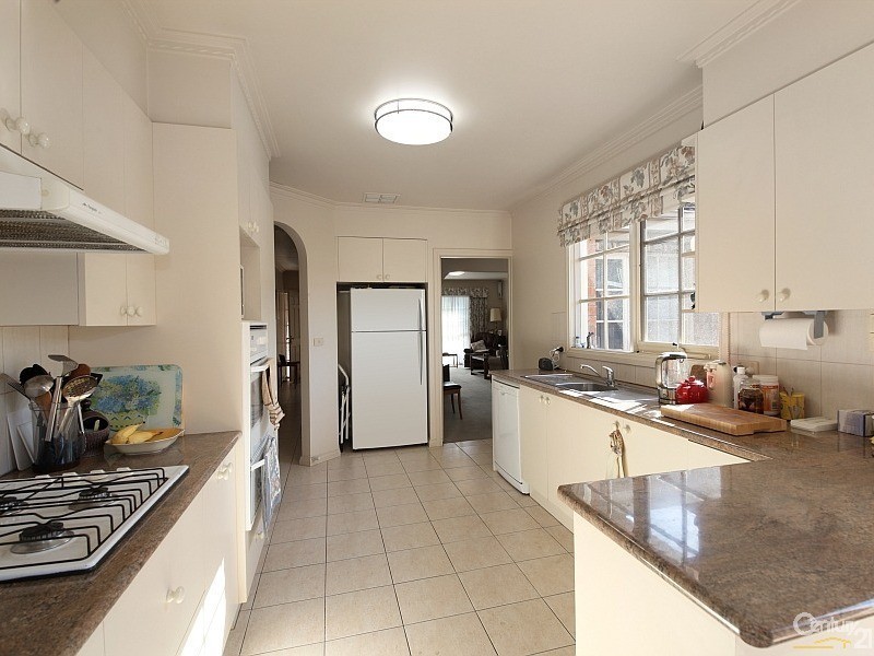 34 Prince Edward Avenue, Mckinnon VIC 3204