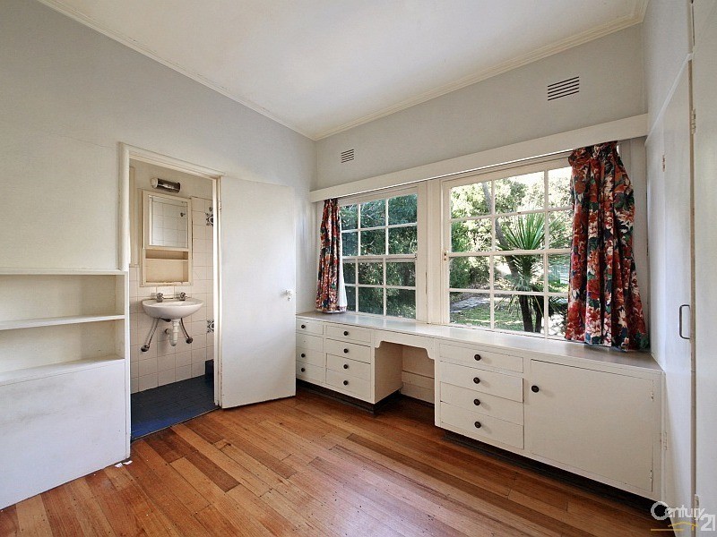 10 Poath Road, Hughesdale VIC 3166