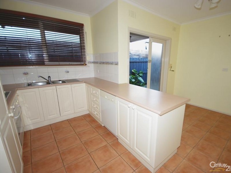 2/96 Mimosa Road, Carnegie VIC 3163