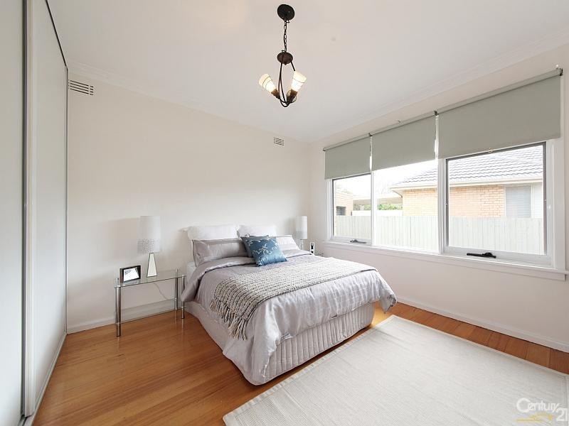 5 Montclair Court, Bentleigh East VIC 3165