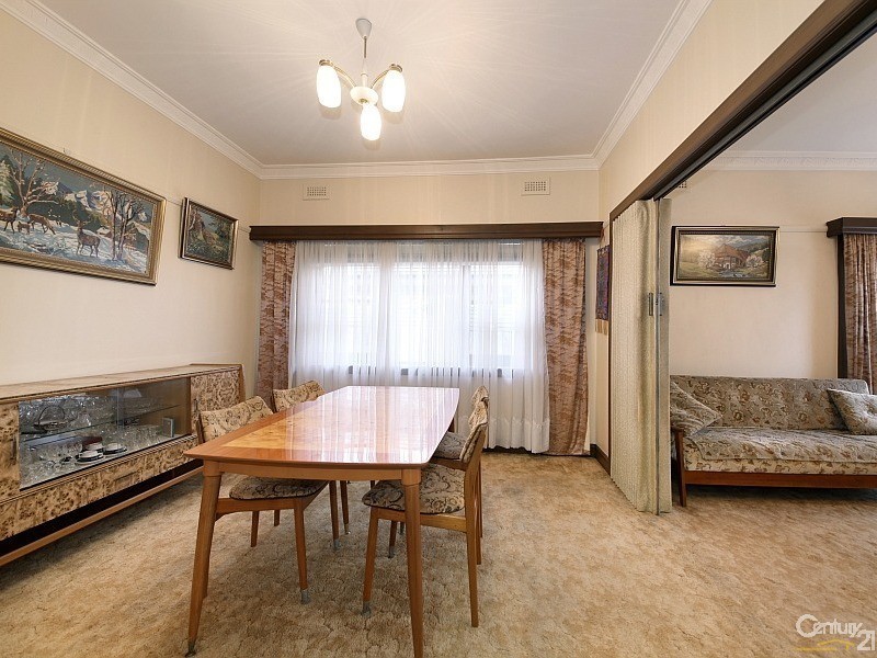 4 Lindsay Street, Mckinnon VIC 3204