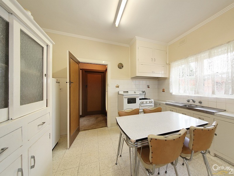 4 Lindsay Street, Mckinnon VIC 3204