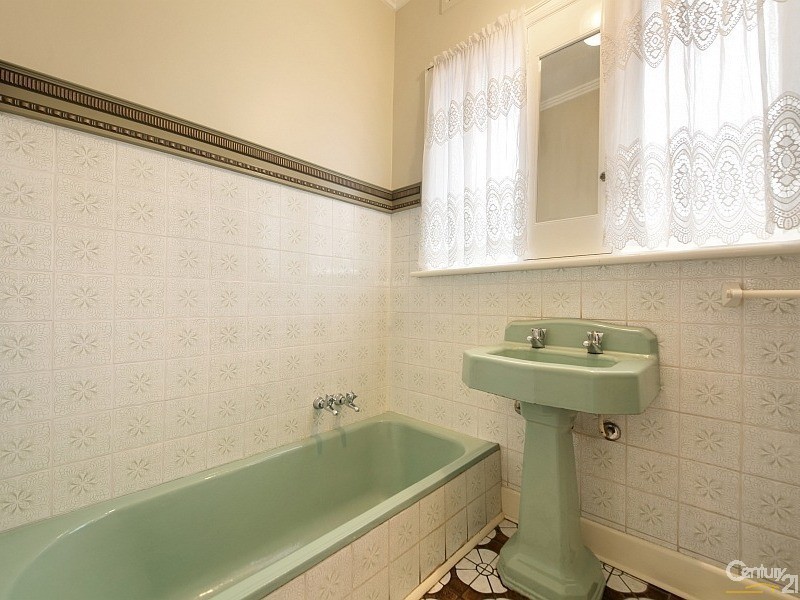 4 Lindsay Street, Mckinnon VIC 3204