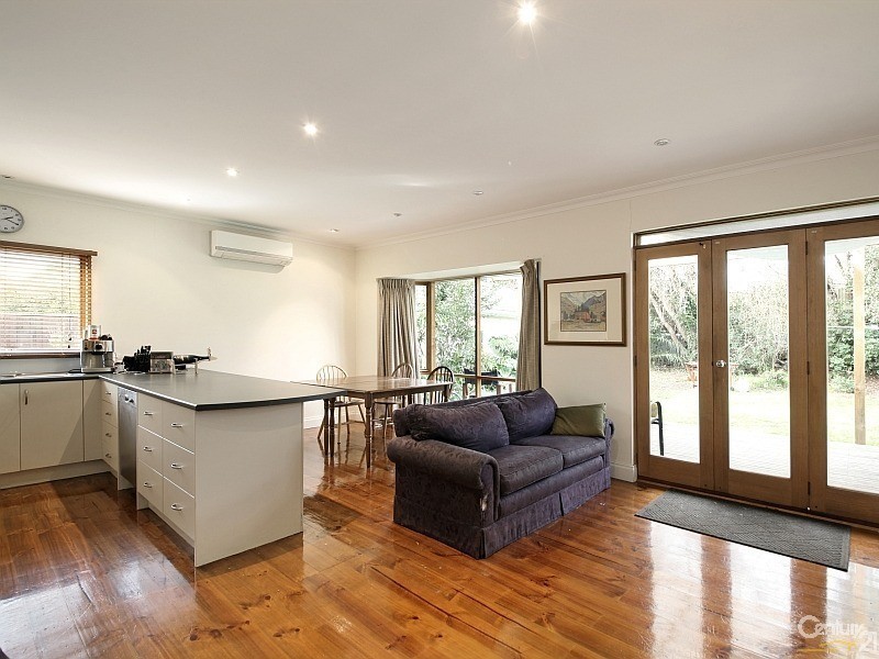 12 Glen Orme Avenue, Mckinnon VIC 3204