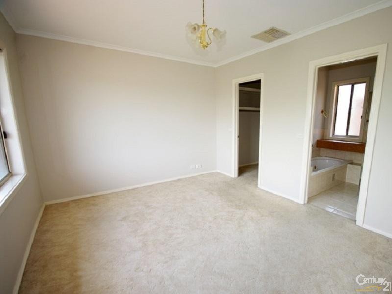 212 Tucker Road, Mckinnon VIC 3204