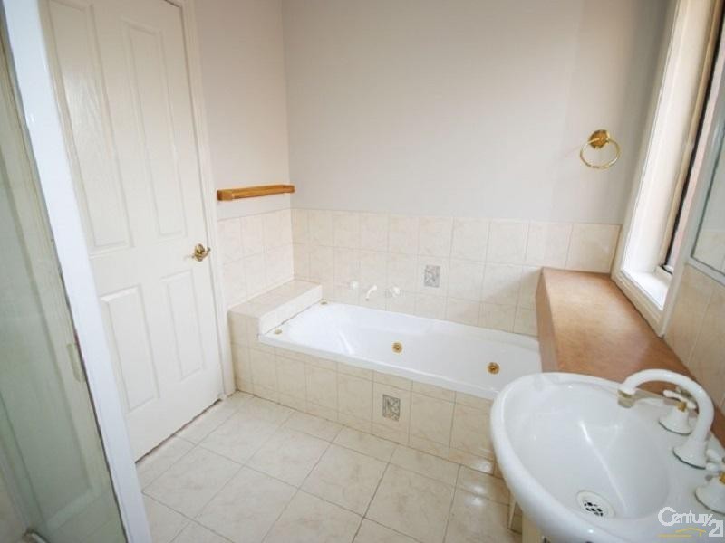 212 Tucker Road, Mckinnon VIC 3204