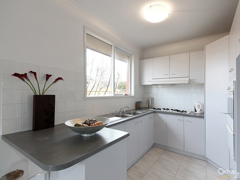 2/11 Heather Street, Bentleigh East VIC 3165