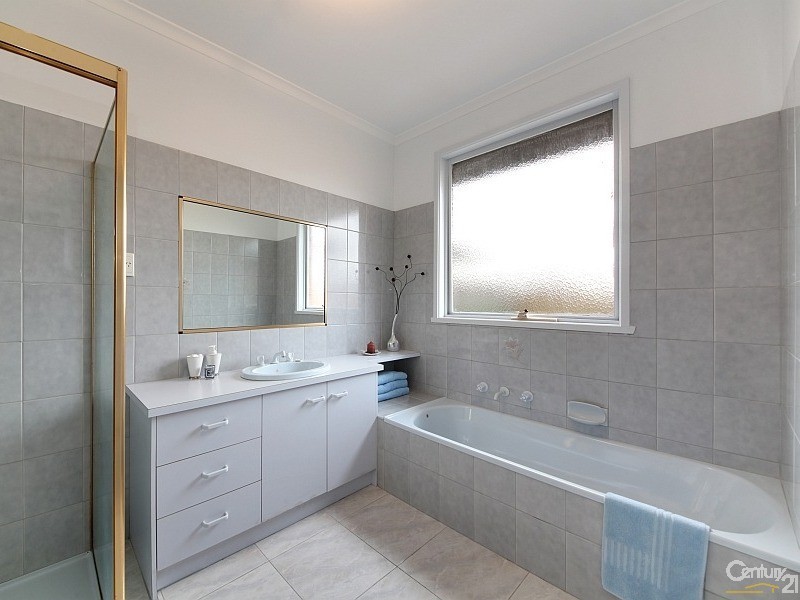 2/11 Heather Street, Bentleigh East VIC 3165