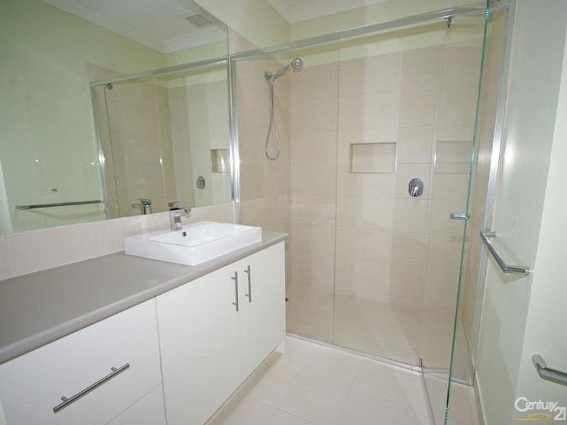 2/8 Neville Street, Bentleigh East VIC 3165