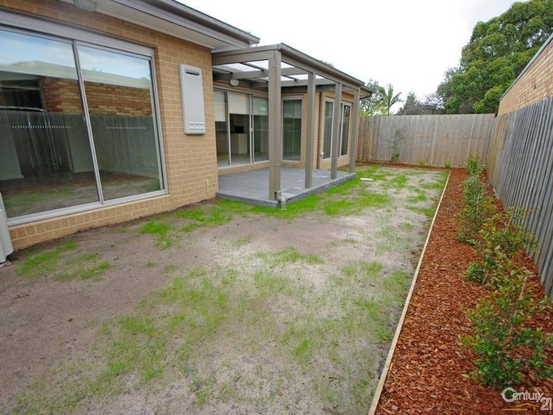 2/8 Neville Street, Bentleigh East VIC 3165