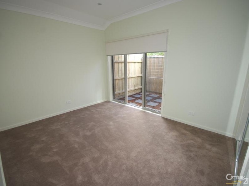 2/8 Neville Street, Bentleigh East VIC 3165