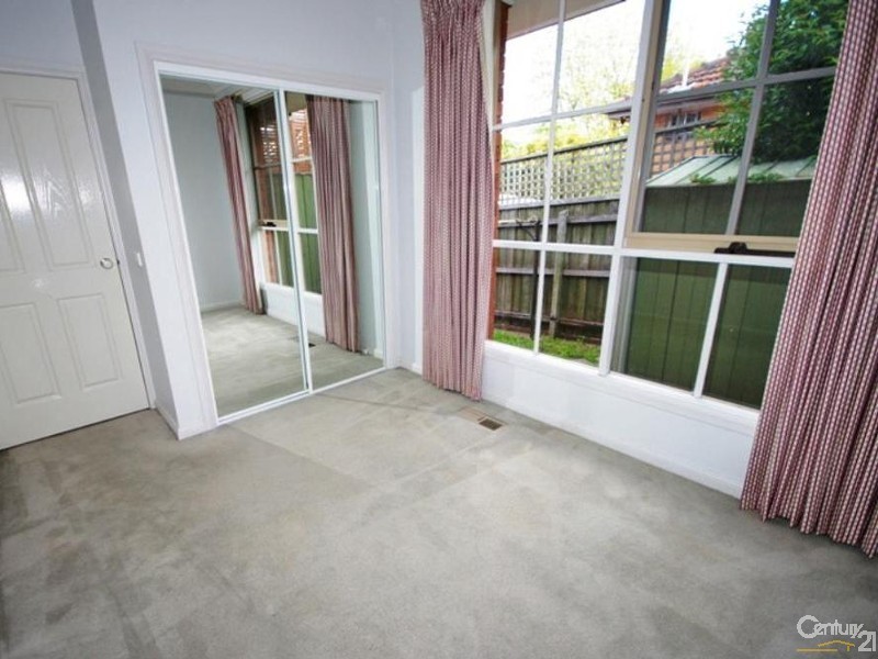 2/114 Wheatley Road, Mckinnon VIC 3204