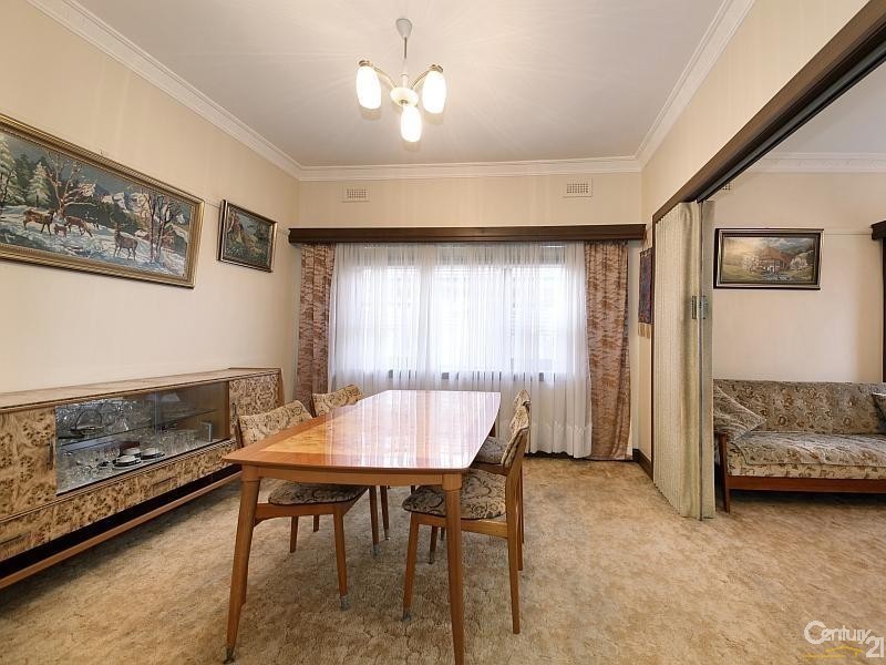 4 Lindsay Street, Mckinnon VIC 3204