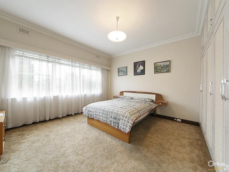 4 Lindsay Street, Mckinnon VIC 3204