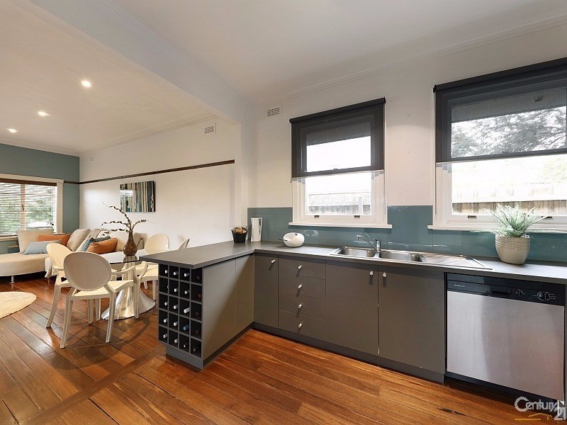 10 Landles Street, Mckinnon VIC 3204