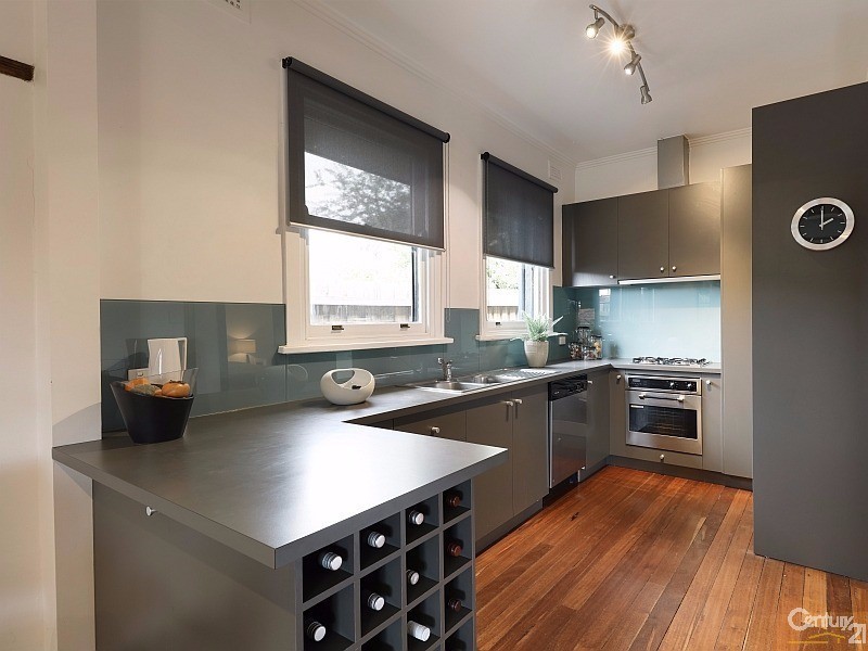 10 Landles Street, Mckinnon VIC 3204