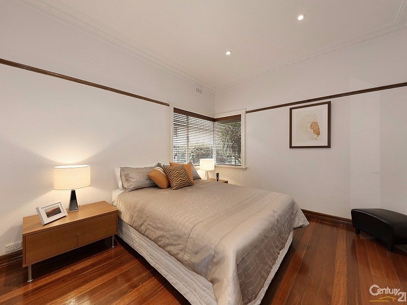 10 Landles Street, Mckinnon VIC 3204