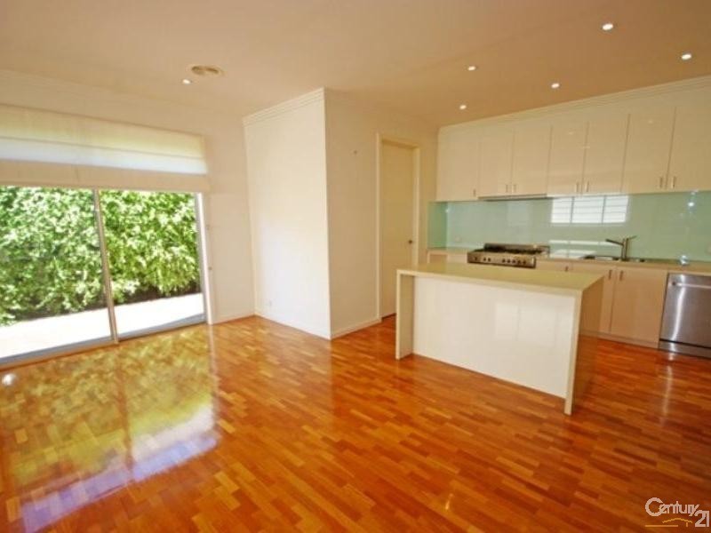 2A  Shanahan Crescent, Mckinnon VIC 3204