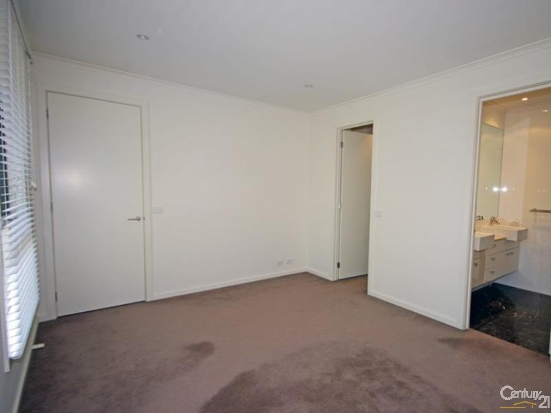 2A  Shanahan Crescent, Mckinnon VIC 3204