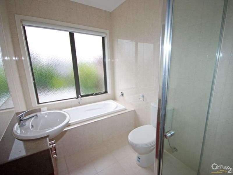 3/1 Prince Edward Avenue, Mckinnon VIC 3204