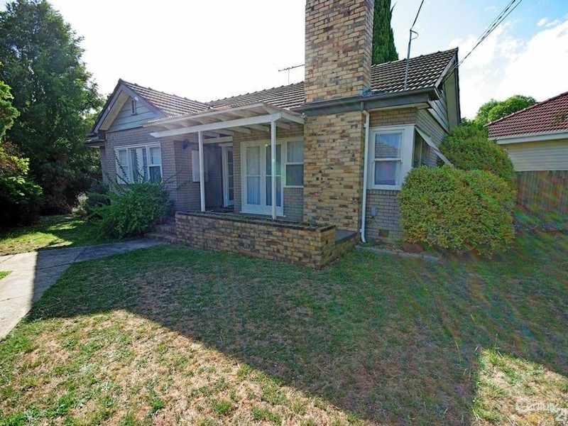 33 Koonawarra Street, Clayton VIC 3168