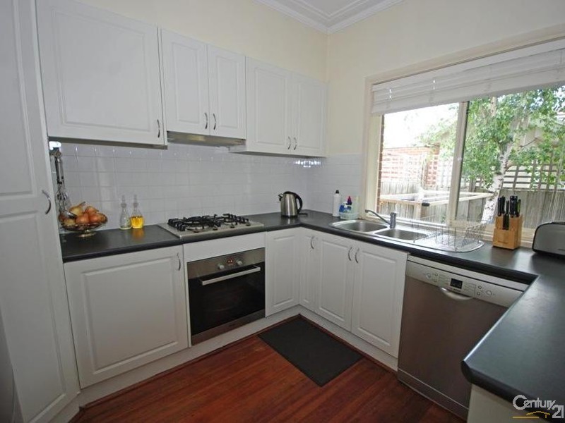 2/24 Maroo Street, Hughesdale VIC 3166