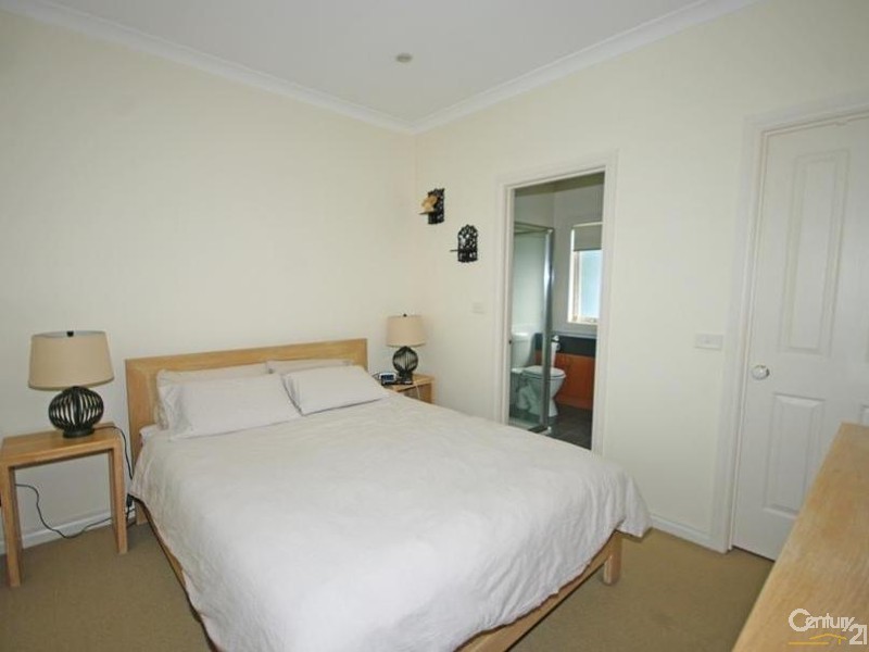 2/24 Maroo Street, Hughesdale VIC 3166