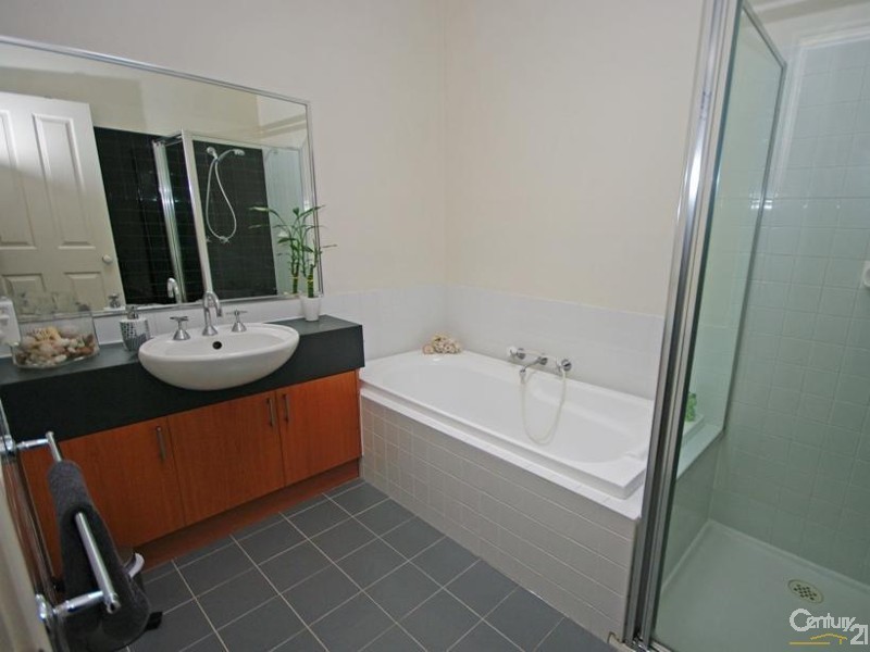 2/24 Maroo Street, Hughesdale VIC 3166