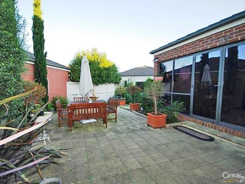 32 St Andrews Drive, Heatherton VIC 3202