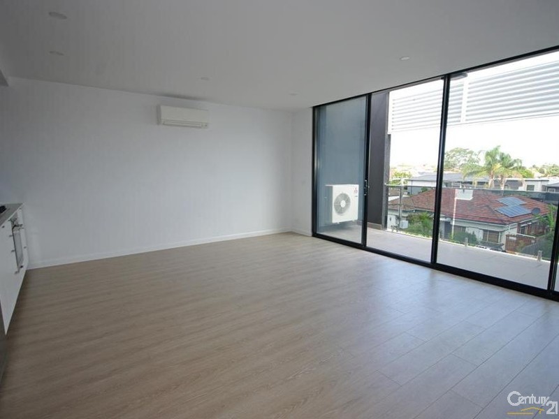 202/193-195 McKinnon Road, Mckinnon VIC 3204