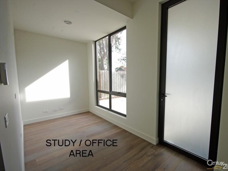 2/68  Hall Street, Mckinnon VIC 3204