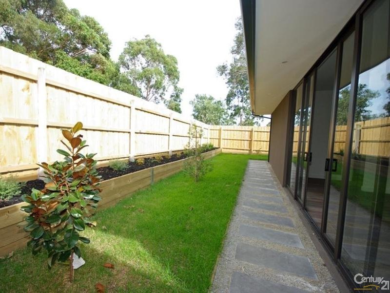2/68  Hall Street, Mckinnon VIC 3204