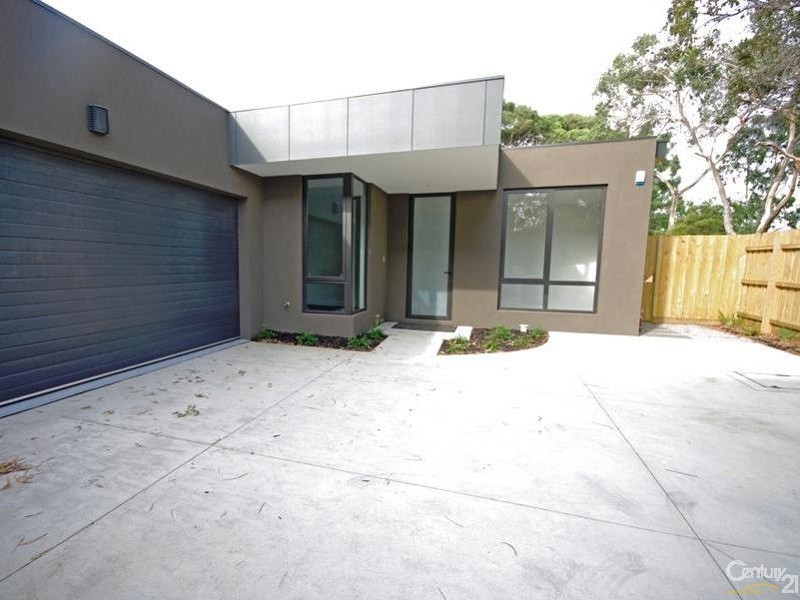 2/68  Hall Street, Mckinnon VIC 3204