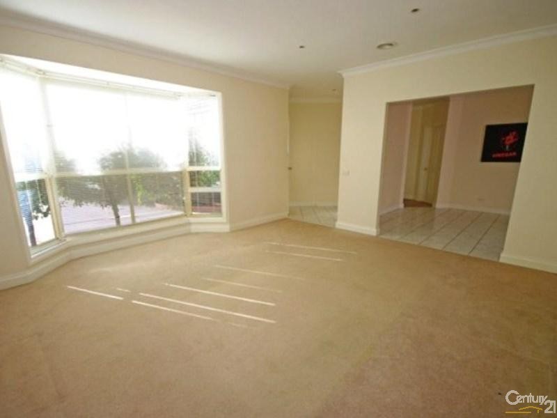 2/8 Ward Avenue, Oakleigh South VIC 3167