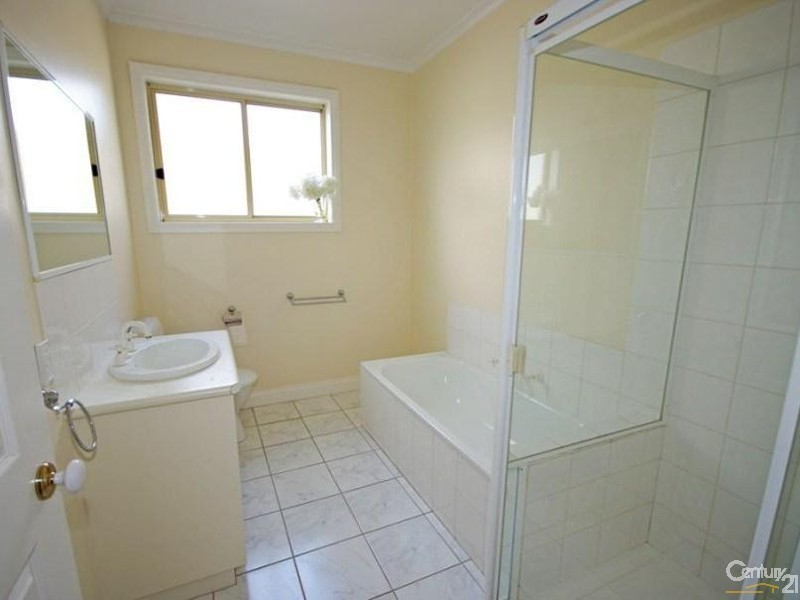 2/8 Ward Avenue, Oakleigh South VIC 3167