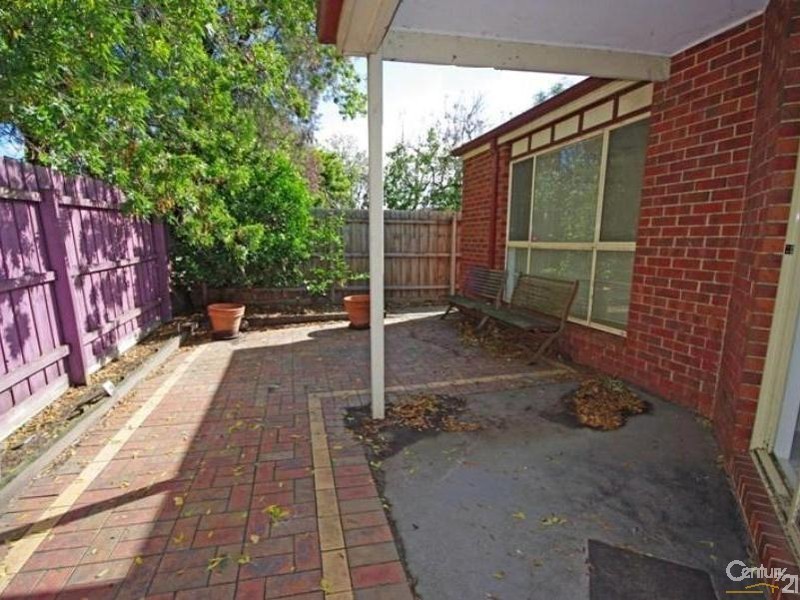 2/8 Ward Avenue, Oakleigh South VIC 3167