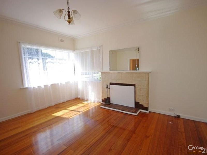 39 Prince Edward Avenue, Mckinnon VIC 3204