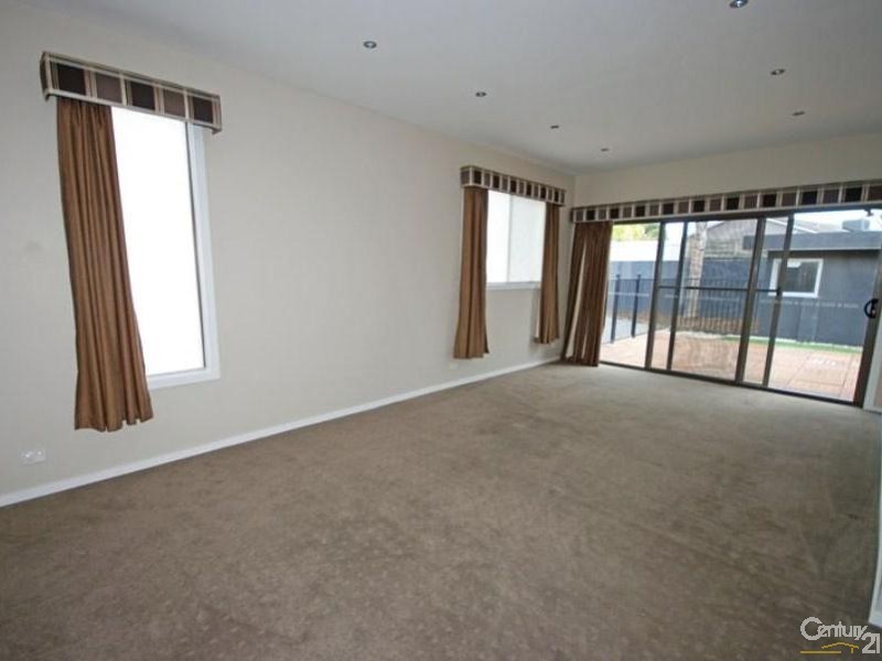 34 Sandleford Place, Dingley Village VIC 3172