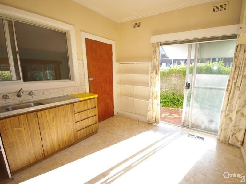 31 Koonawarra Street, Clayton VIC 3168