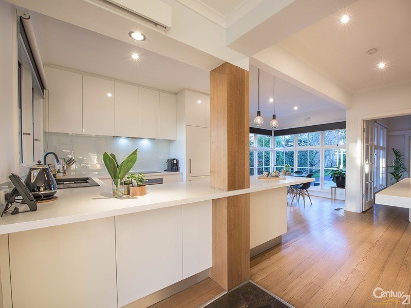 13 Tucker Road, Bentleigh VIC 3204
