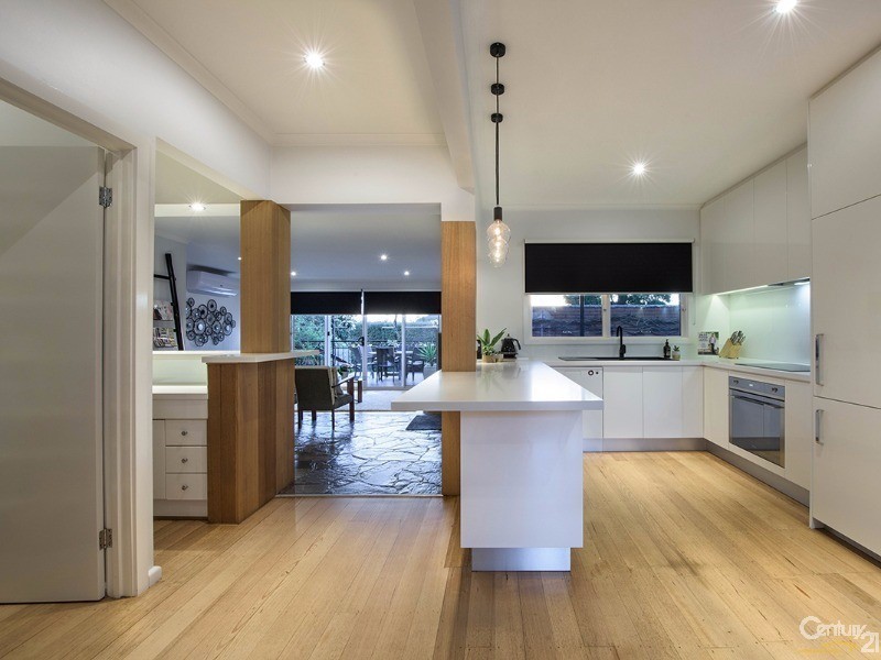 13 Tucker Road, Bentleigh VIC 3204