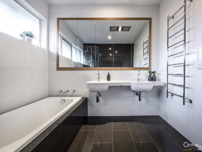 13 Tucker Road, Bentleigh VIC 3204