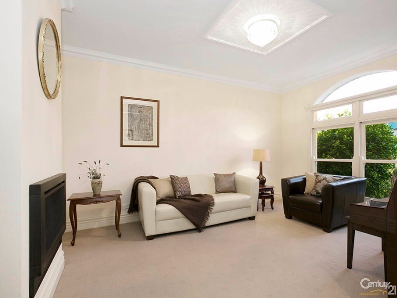 17 Graham Avenue, Mckinnon VIC 3204